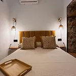 La Casa Del Escudo *