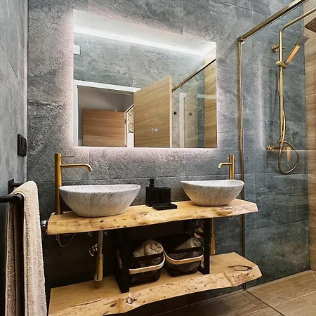 La Casa Del Escudo *